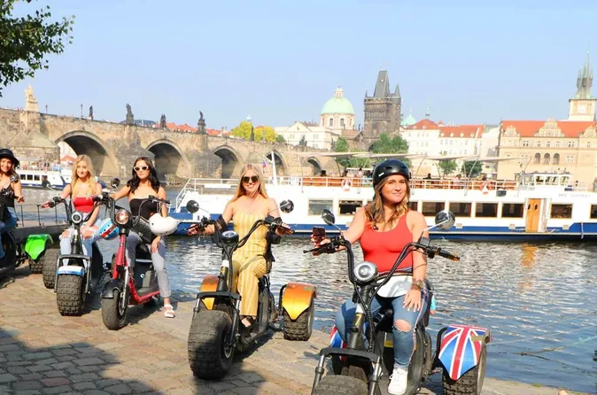 E-Trike Tour of Castle Viewpoints & Charles Bridge